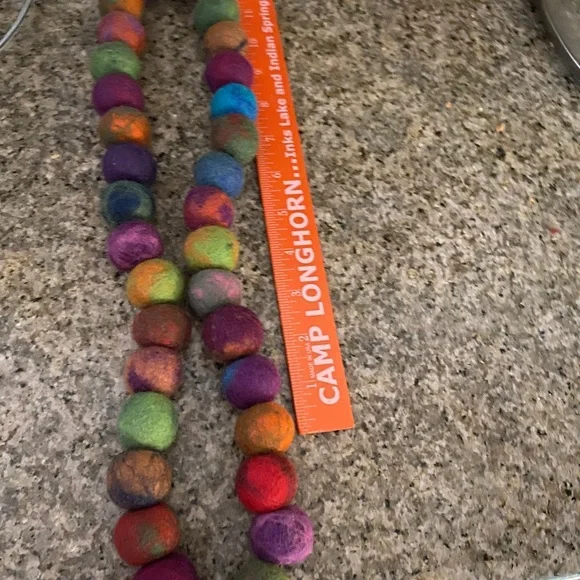 Beaded felt colorful necklace - Picture 7 of 9